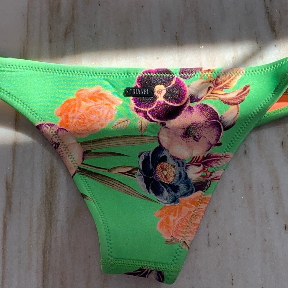 Triangl bikini bottom neoprene sz xsmall Kelly green and Orange floral